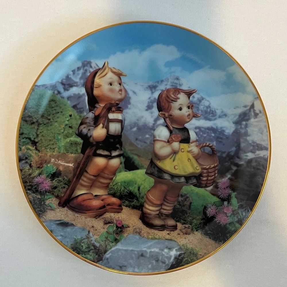 M.J. Hummel Little Explorers Danbury Mint Collector Plate 1990 Little Companions